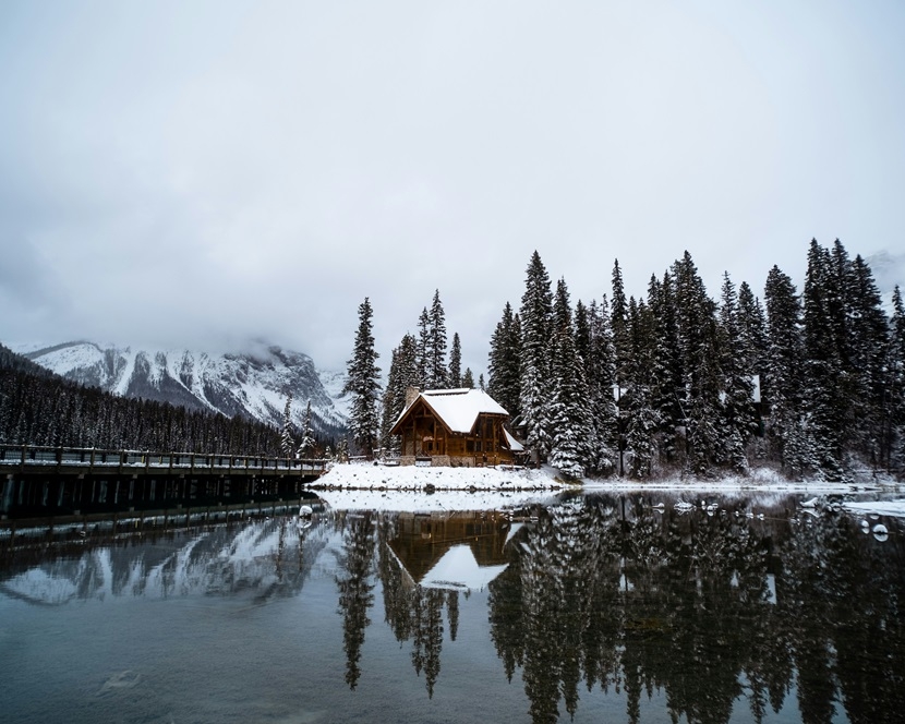 Озеро Эмеральд (Emerald lake) зимой