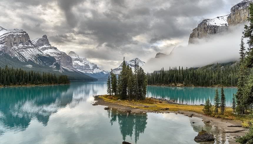 Озеро в национальном парке Канады - Джаспере